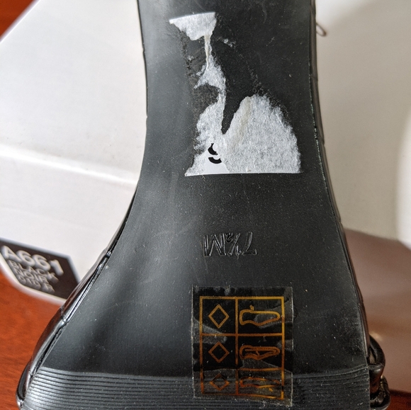 Le Chateau BNWB GOLD chain black croc leather Wedge Heels Sandals size 7.5 - Picture 4 of 4